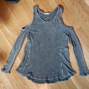 Cold shoulder waffle top